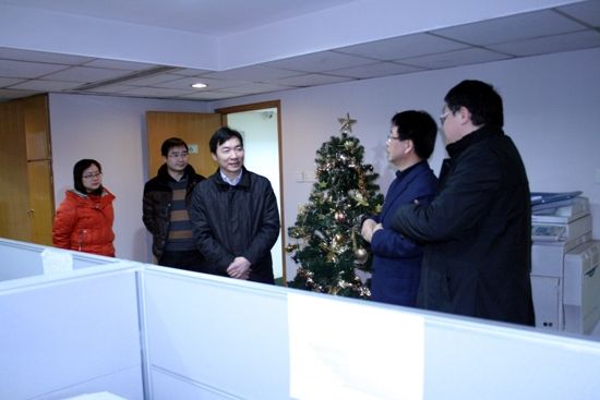 省再擔保公司領導到公司慰問員工